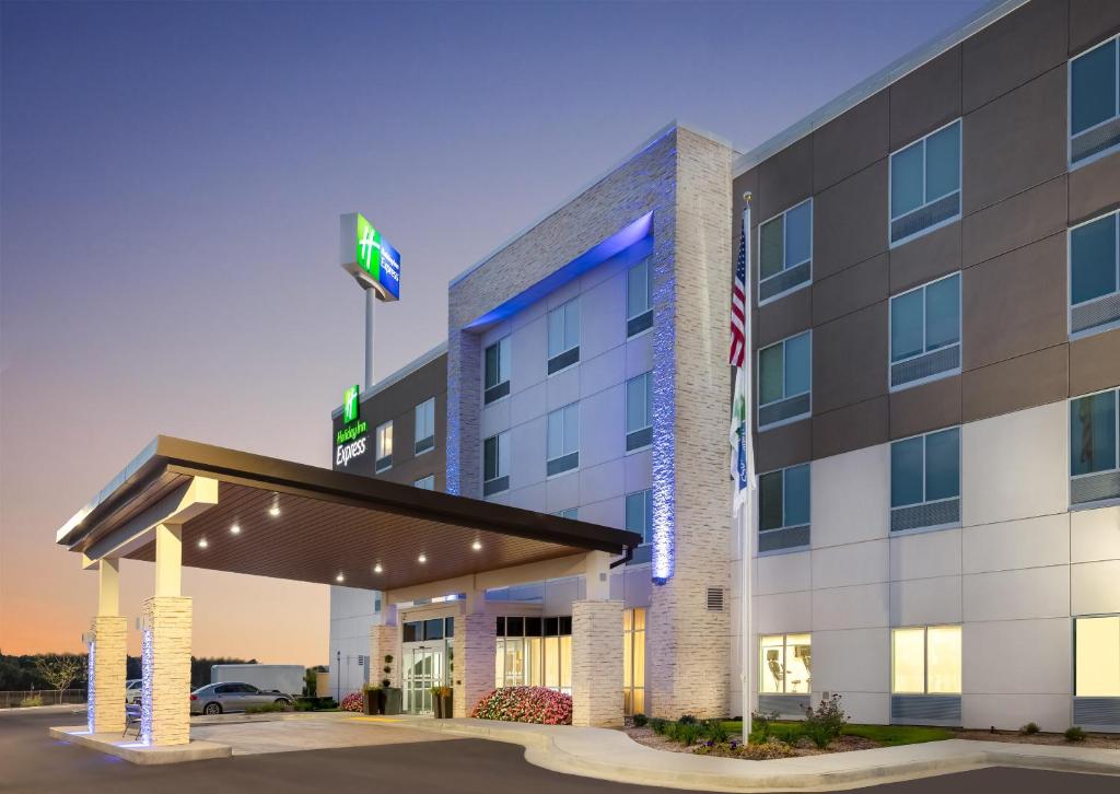 Holiday Inn Express Calhoun South an IHG Hotel Main image 1